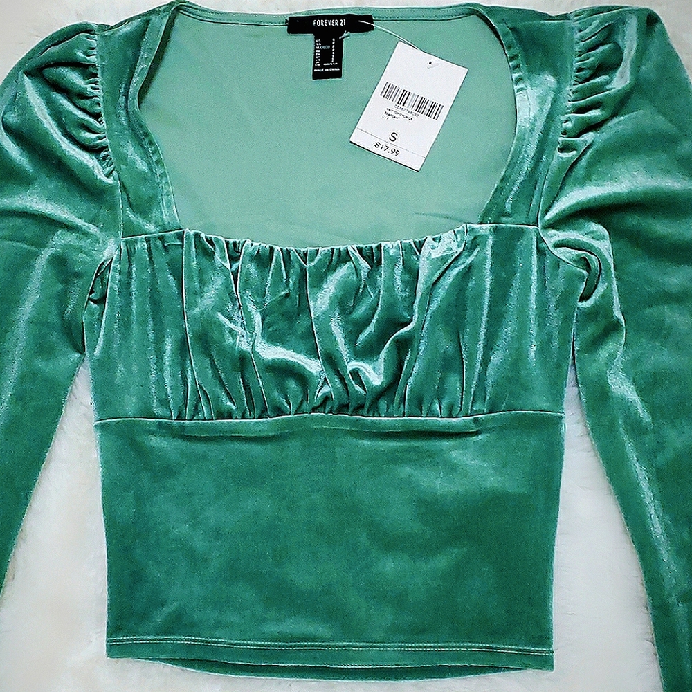 🟨Forever 21🟨 Velvet  L/S Crop Top NWT